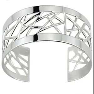 Really pretty sliver cuff with a nice design